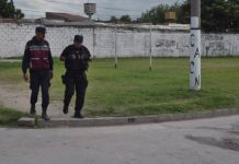 Los vecinos de Santa Cecilia afirman que viven entre “pedradas, botellazos y golpes”