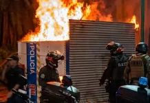Noche trágica en Salta: Un muerto, disturbios, policías heridos y una garita policial en llamas Imagen: El Tribuno