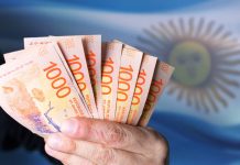 El peso argentino, entre las monedas que más se fortalecieron en el mundo